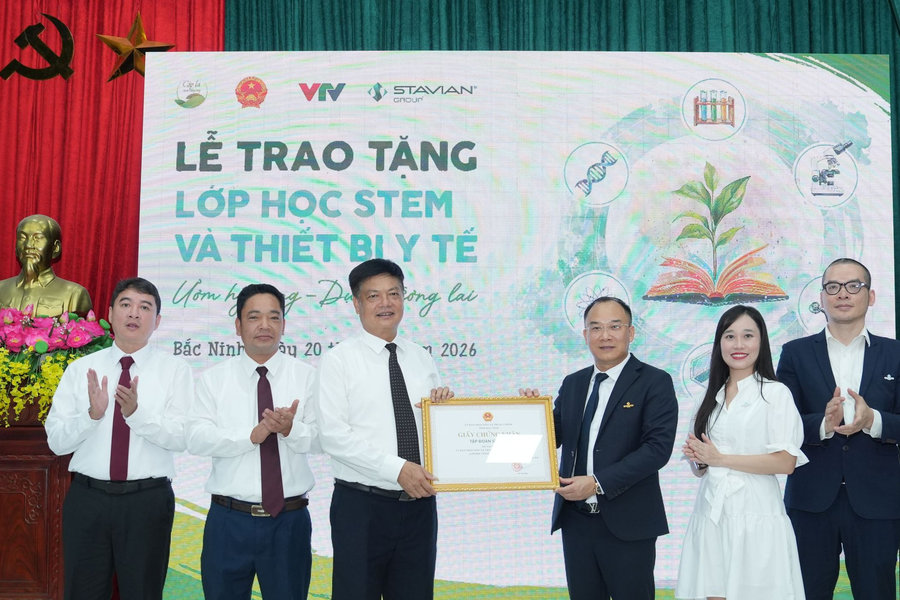 Tập đoàn Stavian trao tặng phòng học STEM và trang thiết bị y tế tại Bắc Ninh