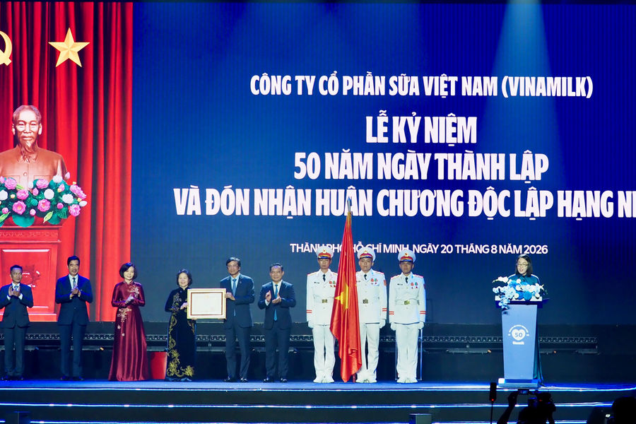 Sau danh hiệu Anh hùng Lao động, Vinamilk tiếp tục đón nhận Huân chương Độc lập hạng Nhất