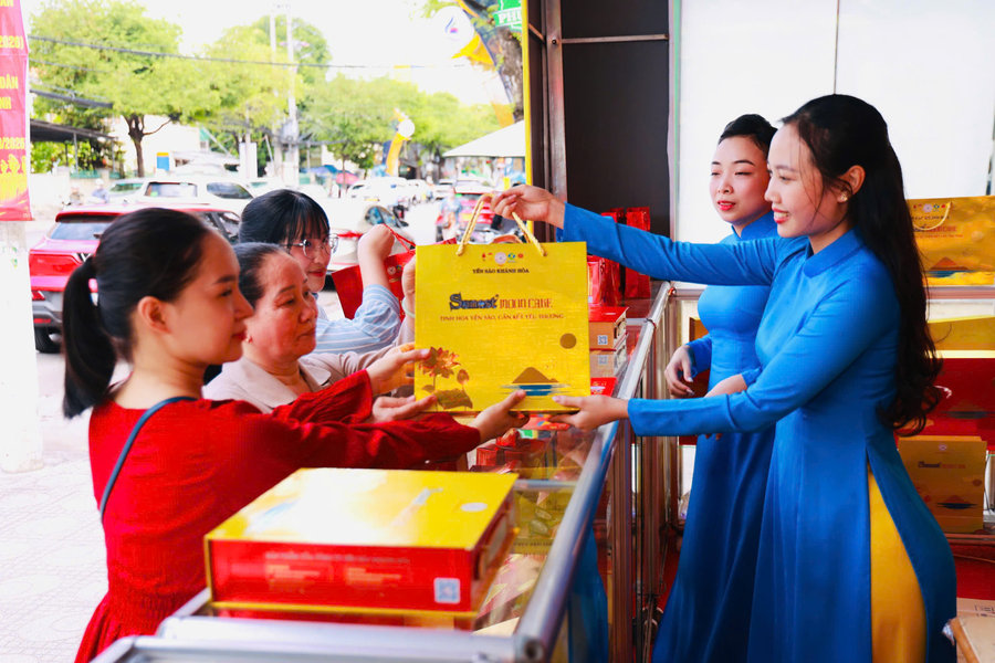 Bánh trung thu Yến sào Khánh Hòa - Tinh hoa quà tặng mùa đoàn viên