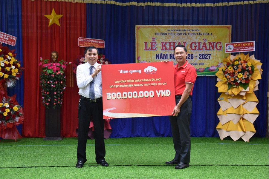 Điện Quang “Thắp sáng ước mơ” cho học sinh vùng Biên Viễn tại Tây Ninh