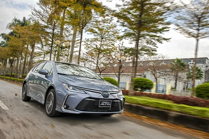 Thay pin cho xe hybrid có tốn kém không?